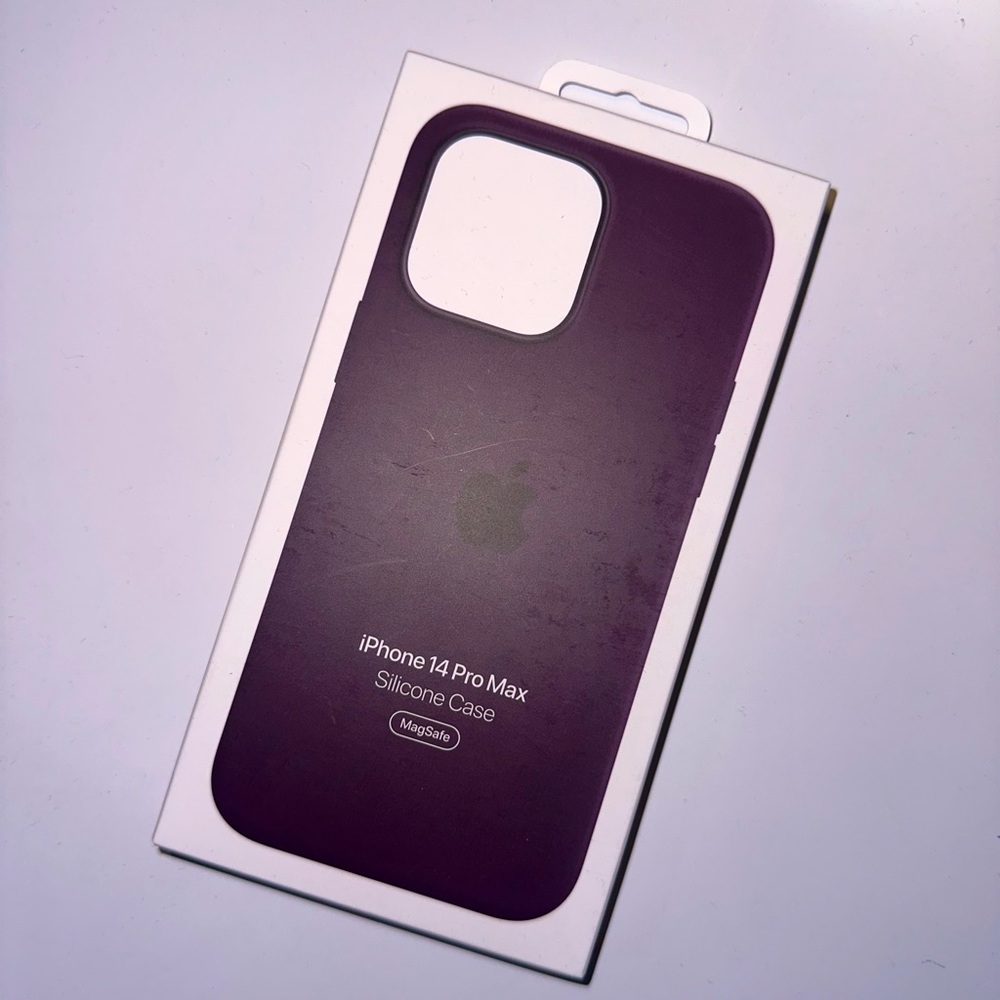 iPhone 14 Pro Max Silicone Case with MagSafe - Elderberry